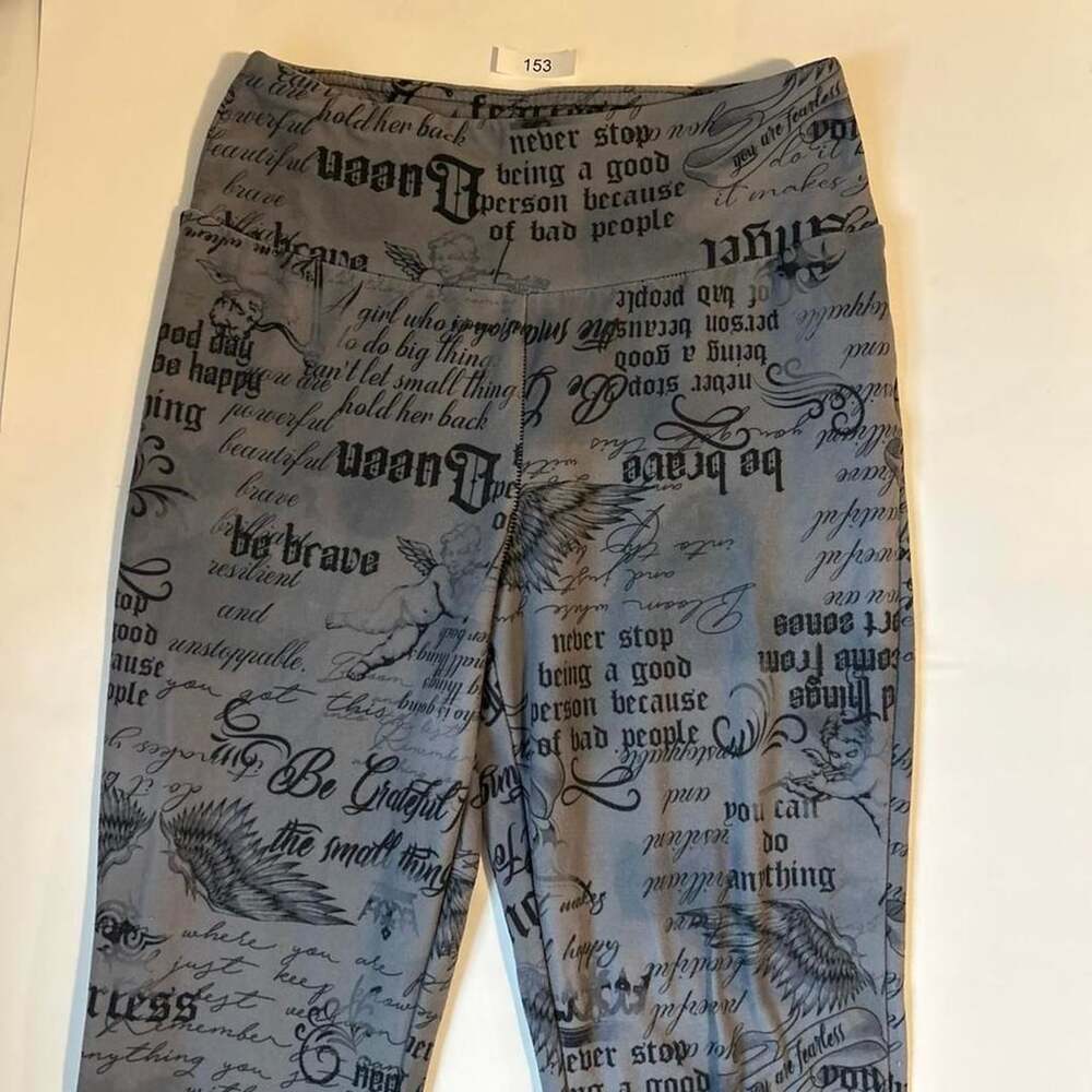No Boundaries Typographic Print Leggings XS 0-2 Gray